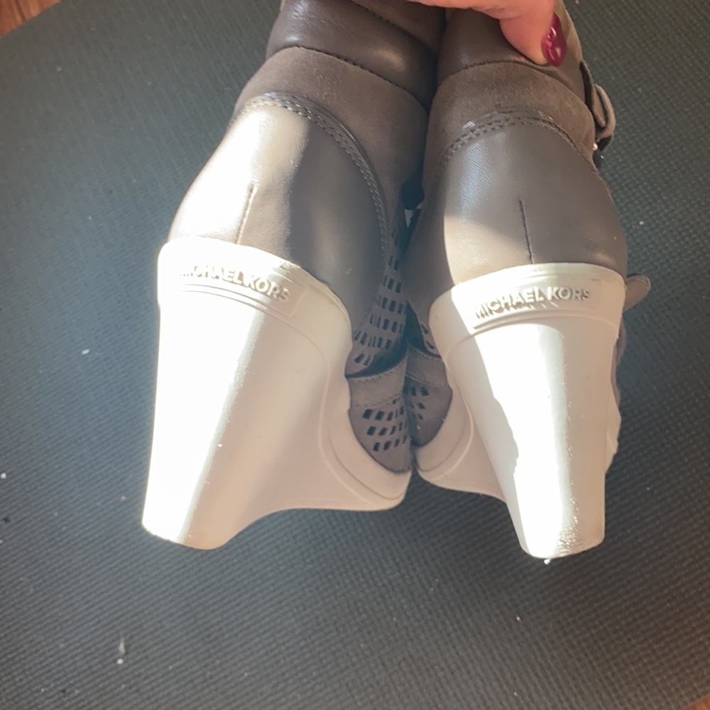 Michael Kors leather lace up and tie ankle boots - Picture 6 of 11